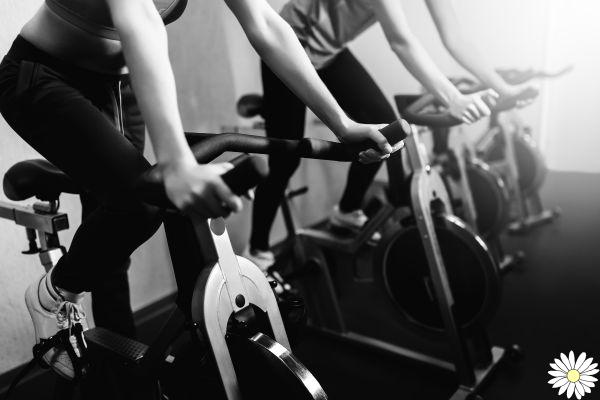 Bicicleta ergométrica: benefícios e programa de treino em casa de 8 semanas para perda de peso