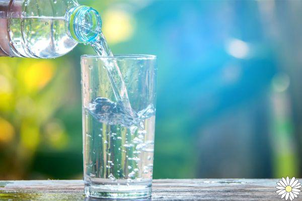 Beber mucha agua es bueno para la salud y la dieta