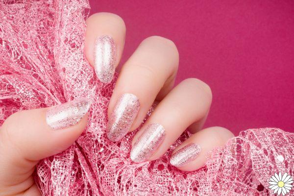 Glitter nails: all the ideas to copy with photos and useful tips