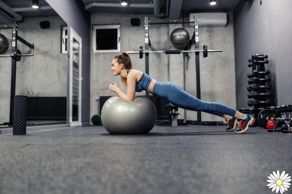 10 ejercicios para eliminar los michelines para hombres y mujeres y programa de entrenamiento