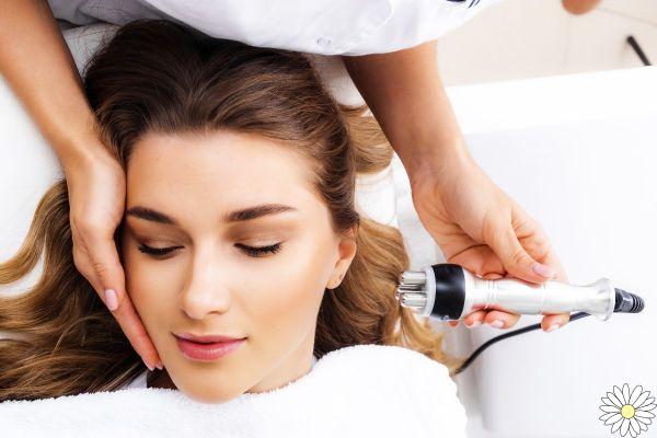Masajeador facial: antiarrugas, beneficios y cuál es mejor